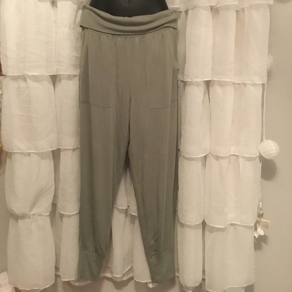 Arizona Pants - Arizona Sage Color lightweight casual pants with 2 pockets